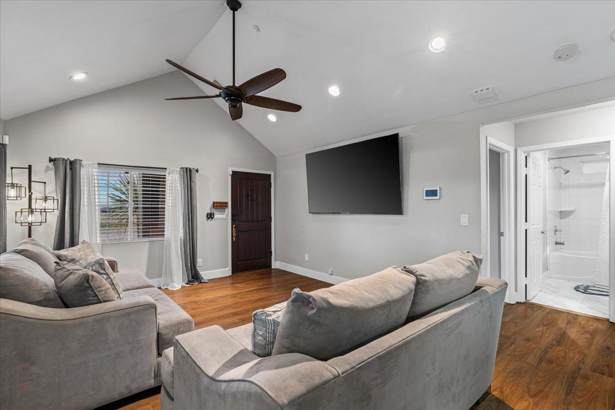 Oakdale, California 95361, United States, 3 Bedrooms Bedrooms, ,2 BathroomsBathrooms,Residential,Pending,84634