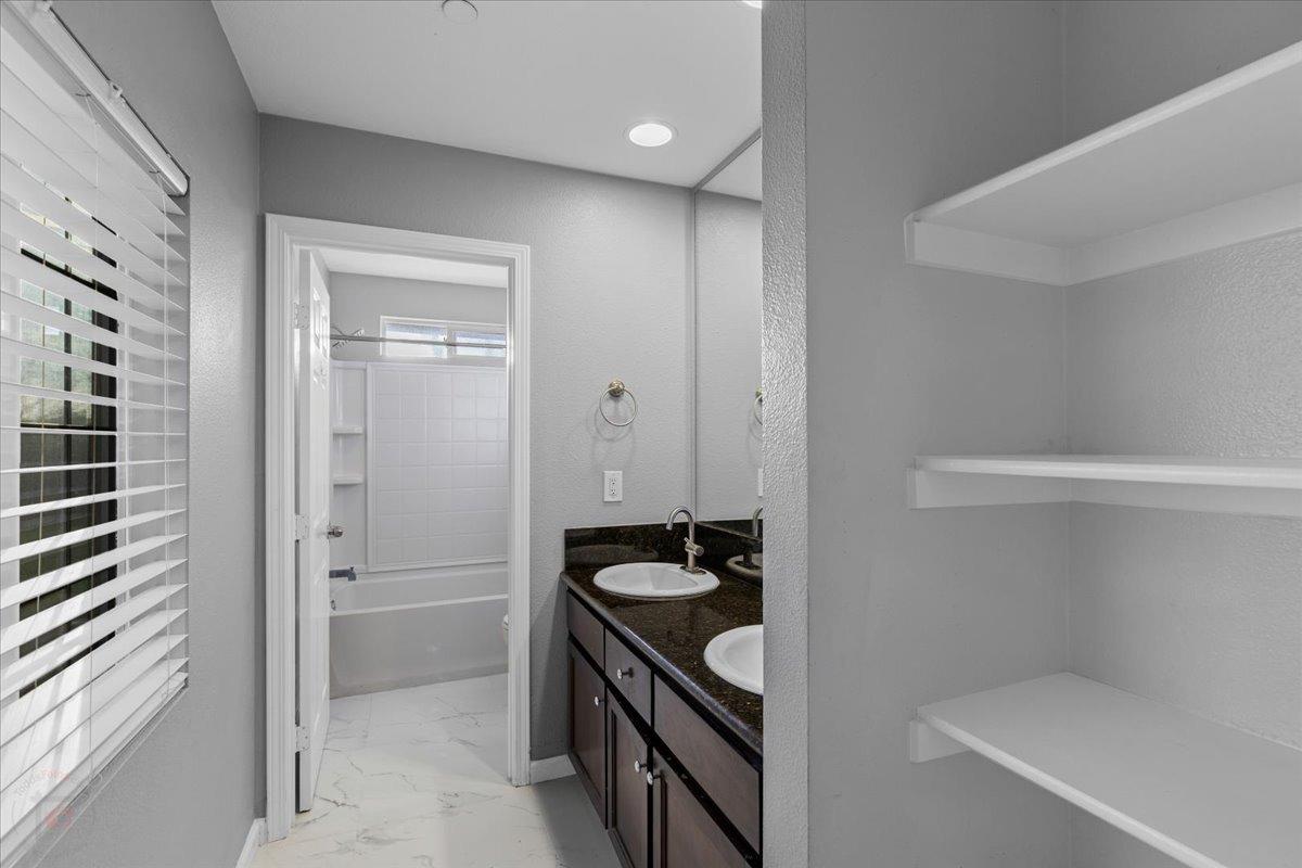 Oakdale, California 95361, United States, 3 Bedrooms Bedrooms, ,2 BathroomsBathrooms,Residential,Pending,84634