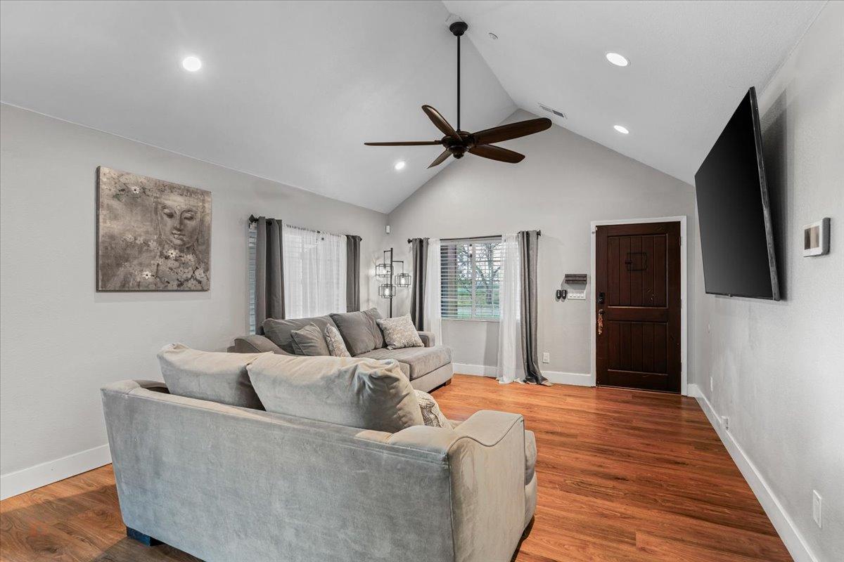 Oakdale, California 95361, United States, 3 Bedrooms Bedrooms, ,2 BathroomsBathrooms,Residential,Pending,84634