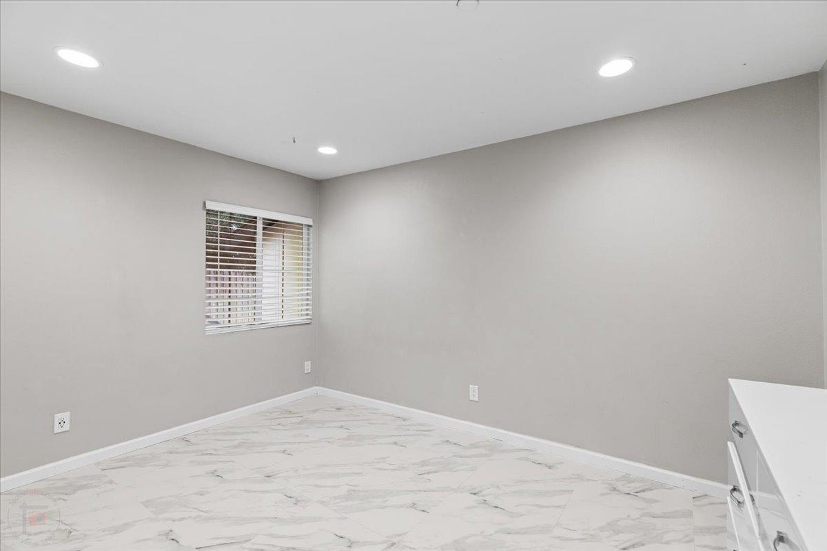 Oakdale, California 95361, United States, 3 Bedrooms Bedrooms, ,2 BathroomsBathrooms,Residential,Pending,84634