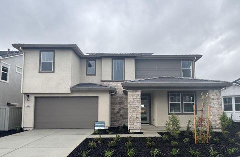 425 SE Crescent Moon Court Roseville CA 95747