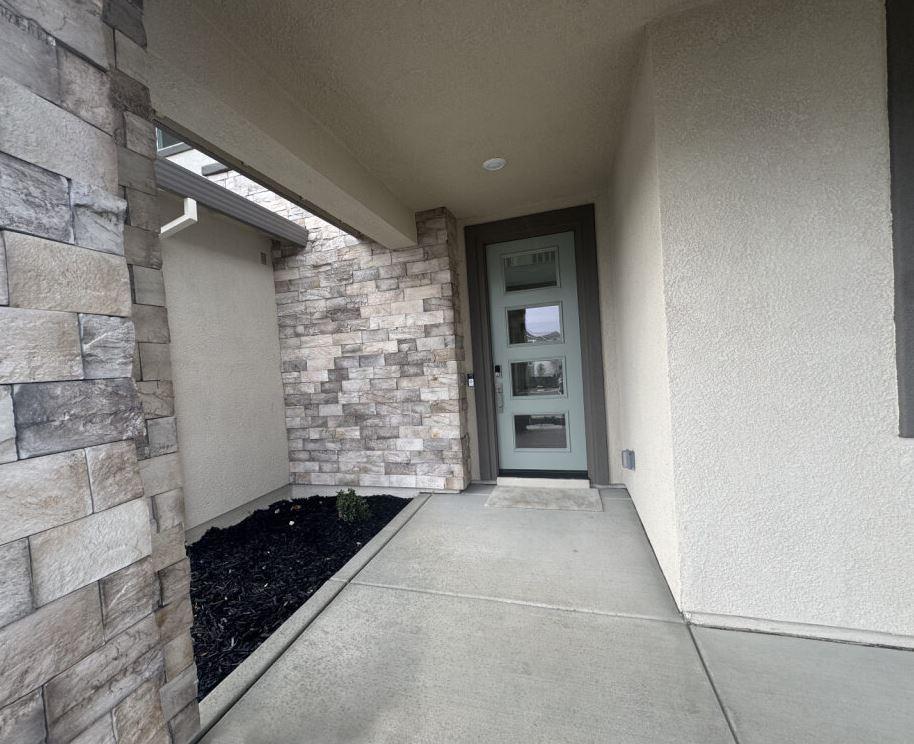 425 SE Crescent Moon Court