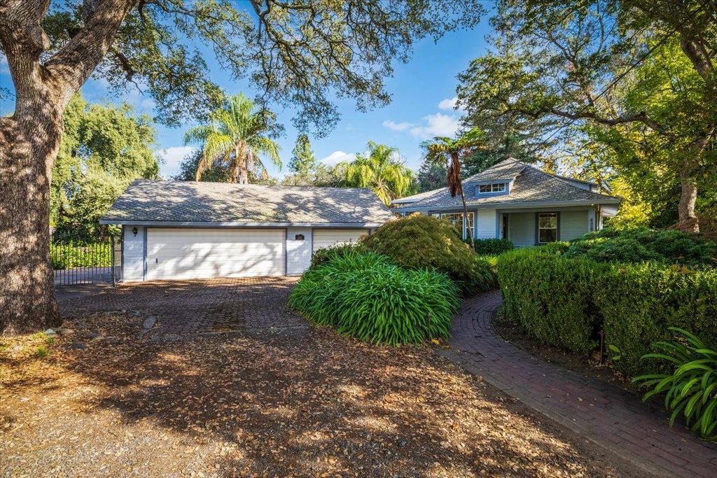 Photo of 4200 Hill Street, Fair Oaks, CA 95628 (MLS # 225137834)