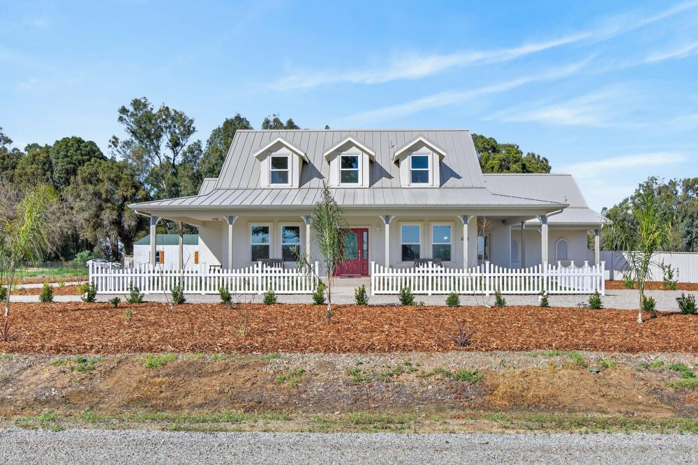 25265 Carlsbad Avenue