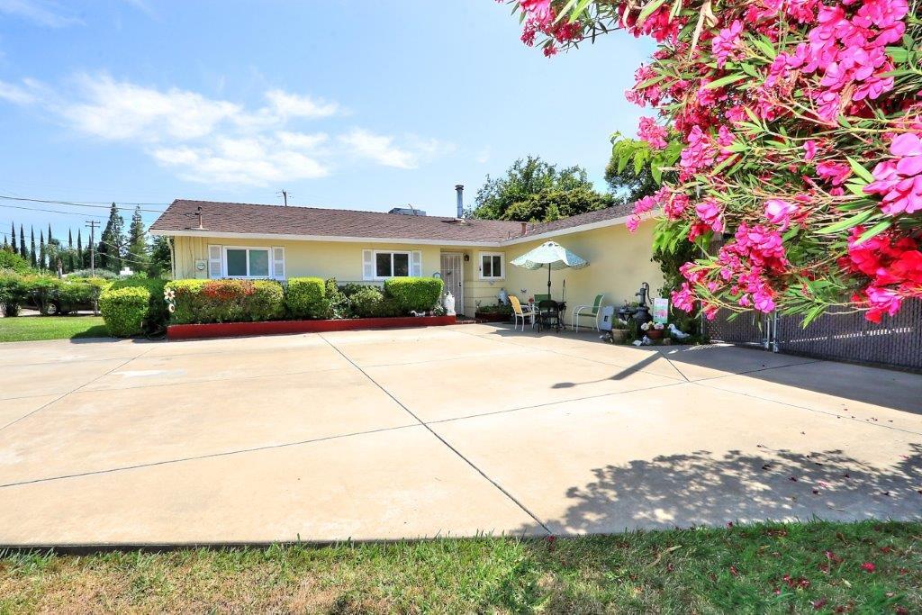 7333 ALMOND Avenue
