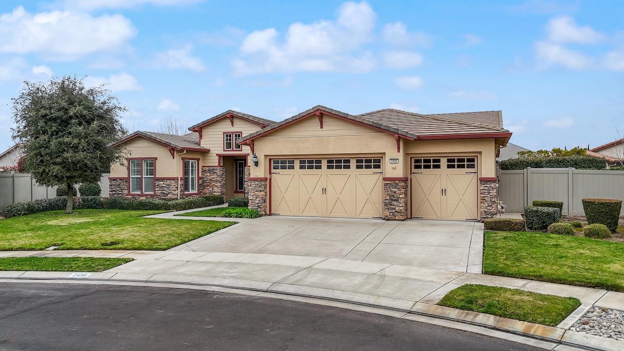 2498 Pepper Tree Lane