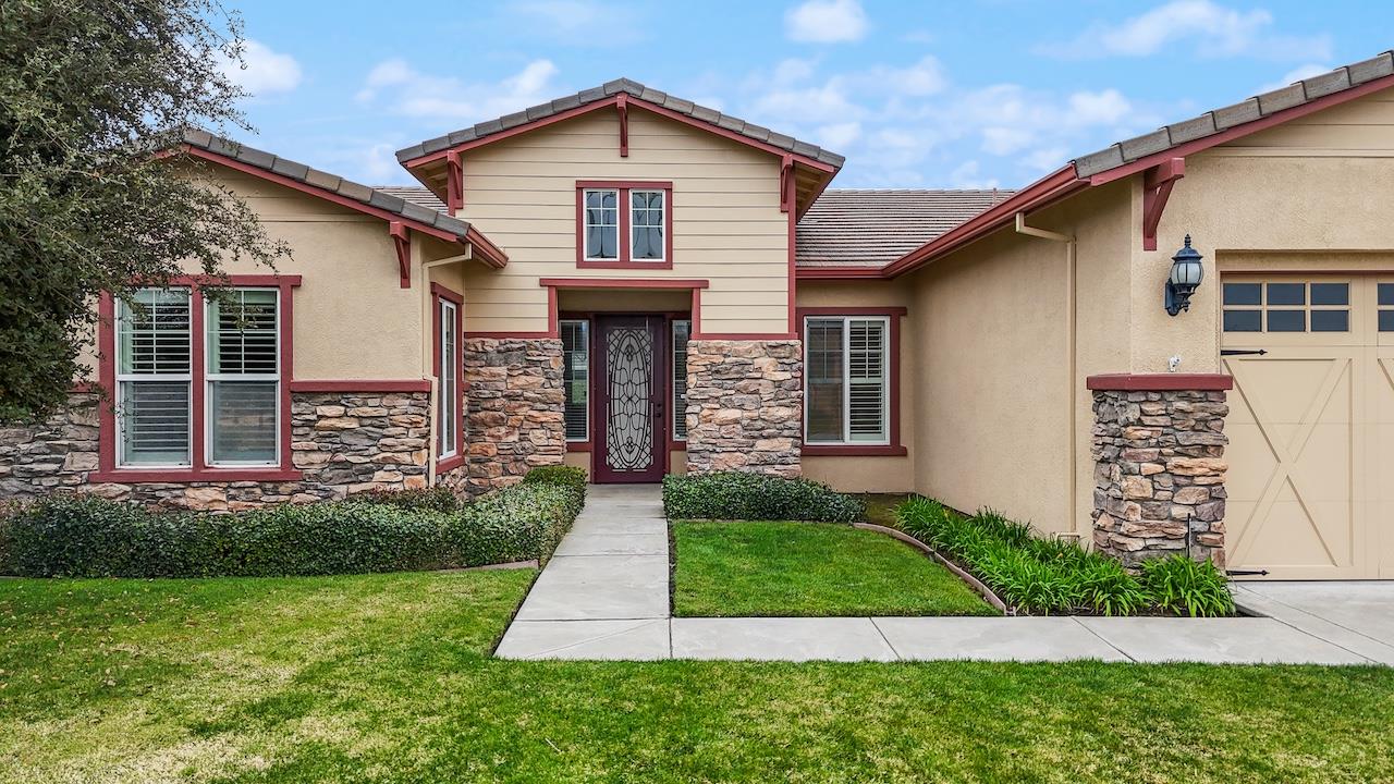 2498 Pepper Tree Lane