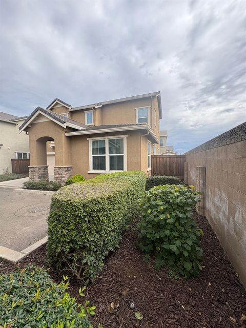 2260 Gallery Drive Riverbank CA 95367