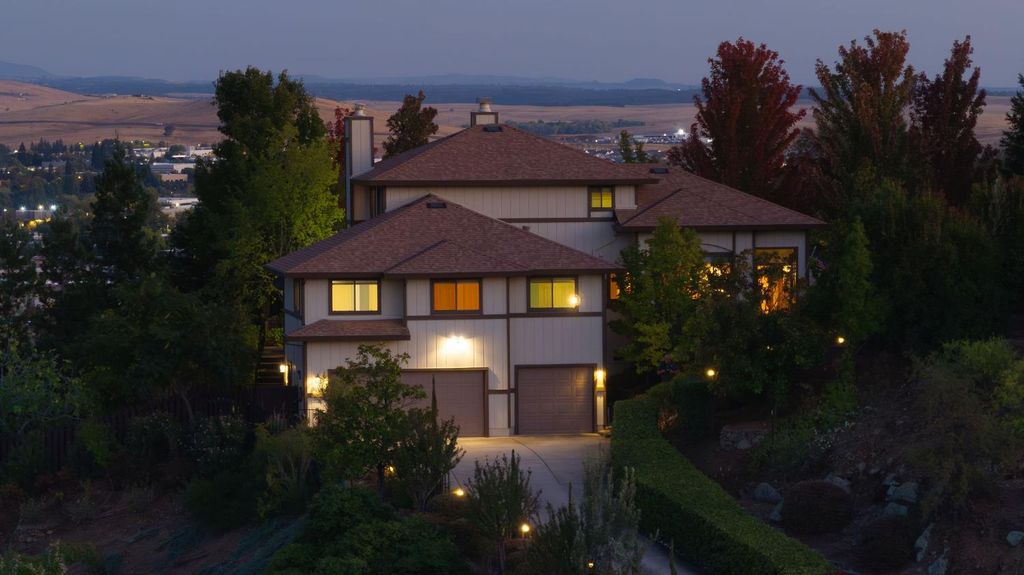 Photo of 377 Platt Cir, El Dorado Hills, CA 95762 (MLS # 226005892)