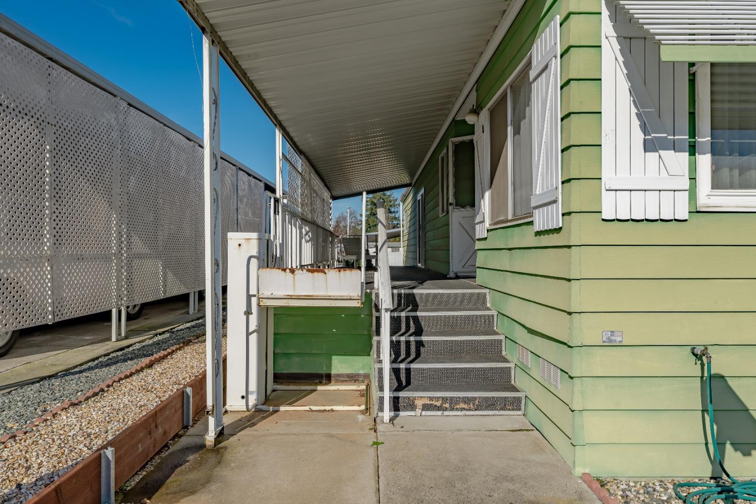6900 Almond Avenue 33