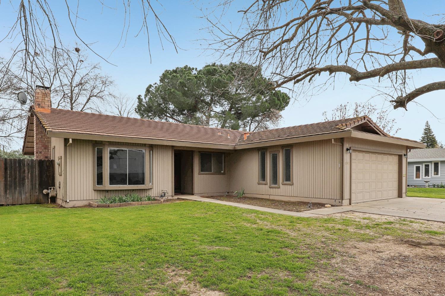 1832 Woodstock Way