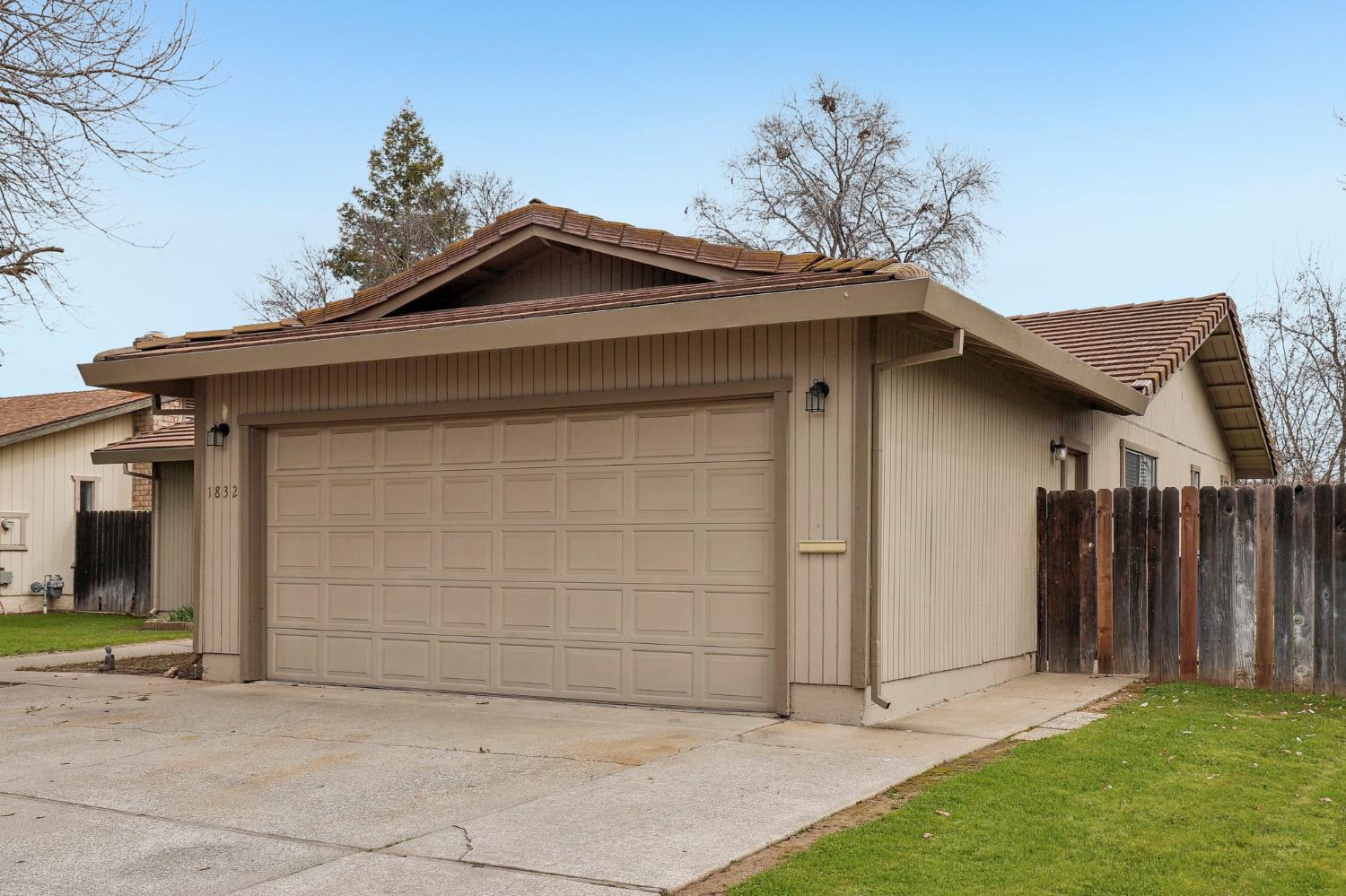1832 Woodstock Way