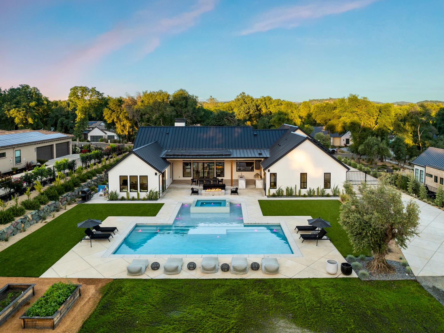 3320 Cherokee Trail