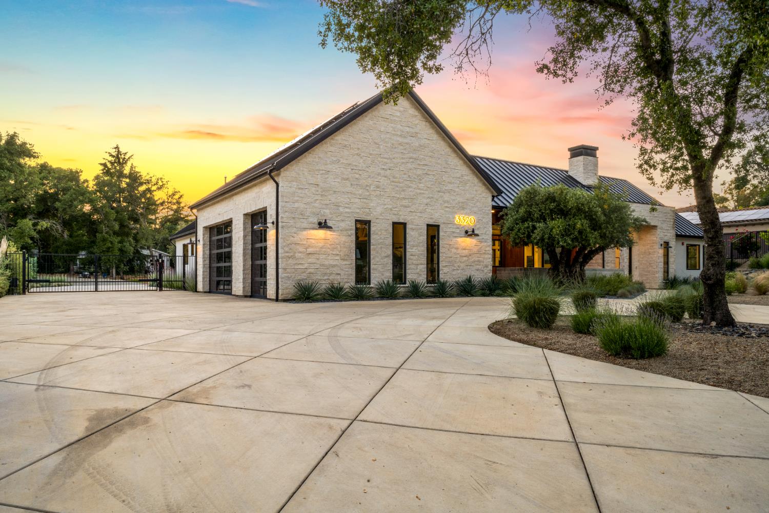 3320 Cherokee Trail