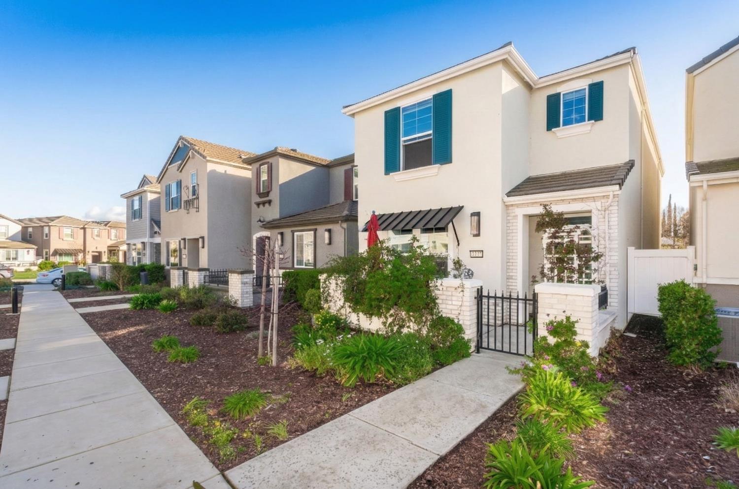 3127 Blackbird Court