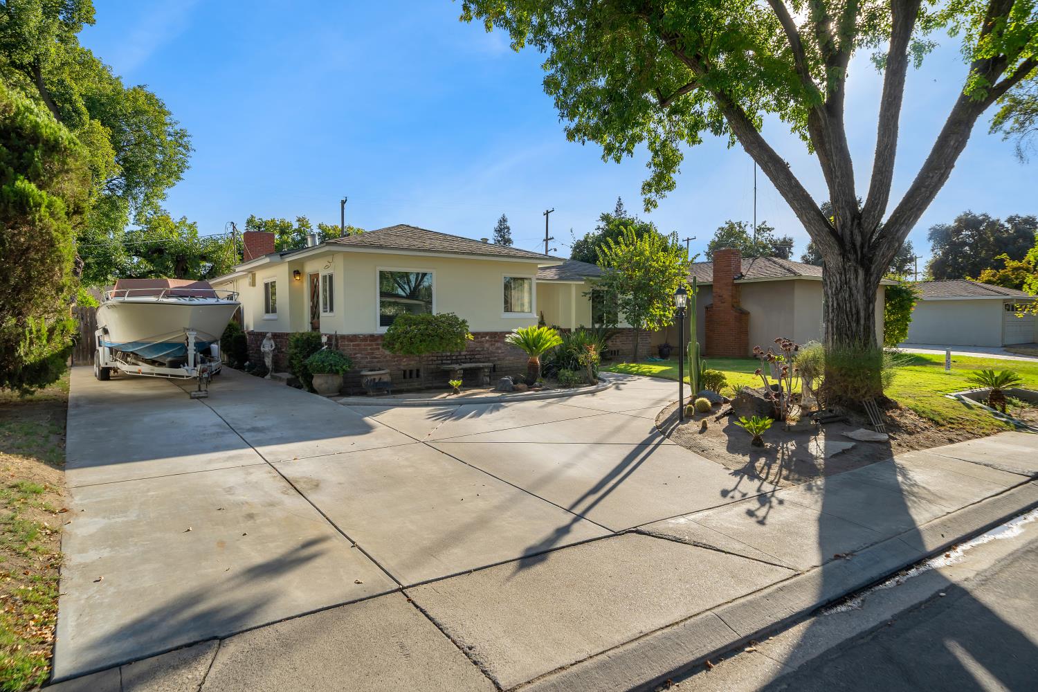 1208 E Morris Avenue