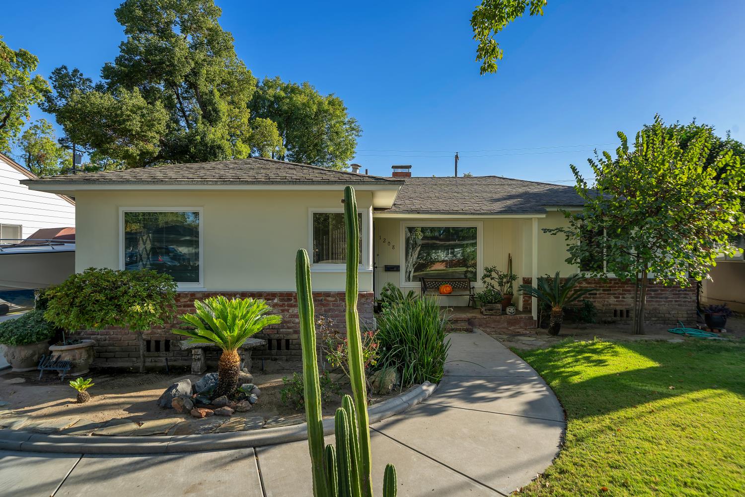 1208 E Morris Avenue