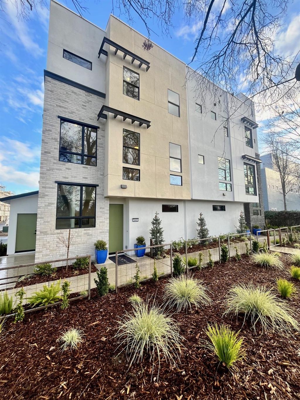 Photo of 447 Dowitcher Walk, West Sacramento, CA 95605 (MLS # 225145726)