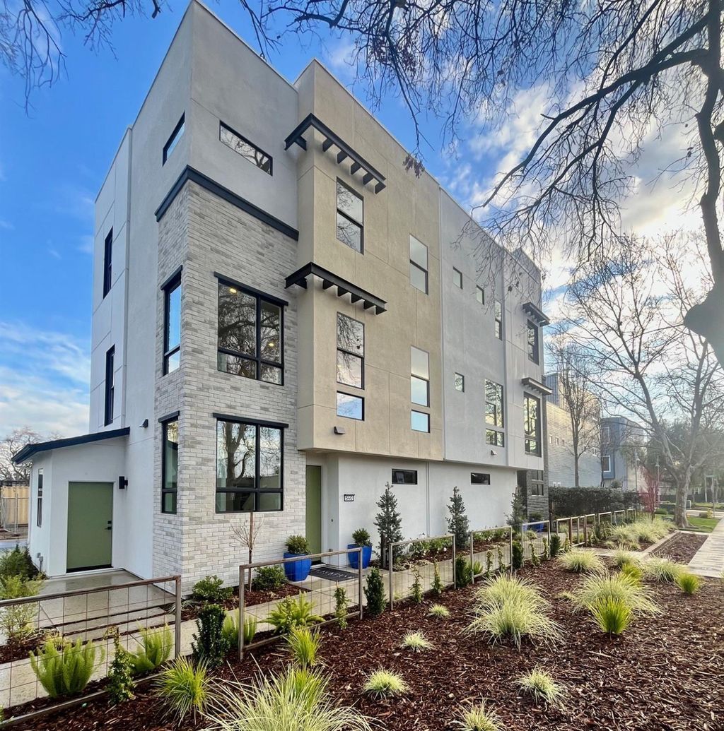 Photo of 447 Dowitcher Walk, West Sacramento, CA 95605 (MLS # 225145726)