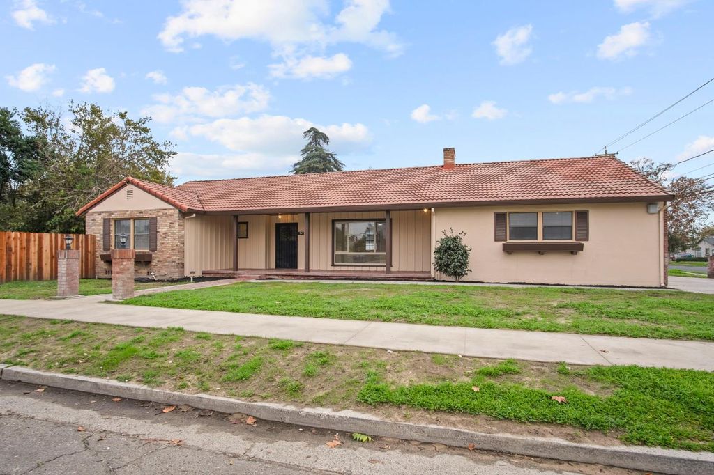 Photo of 1360 Grove Avenue, Atwater, CA 95301 (MLS # 225146614)