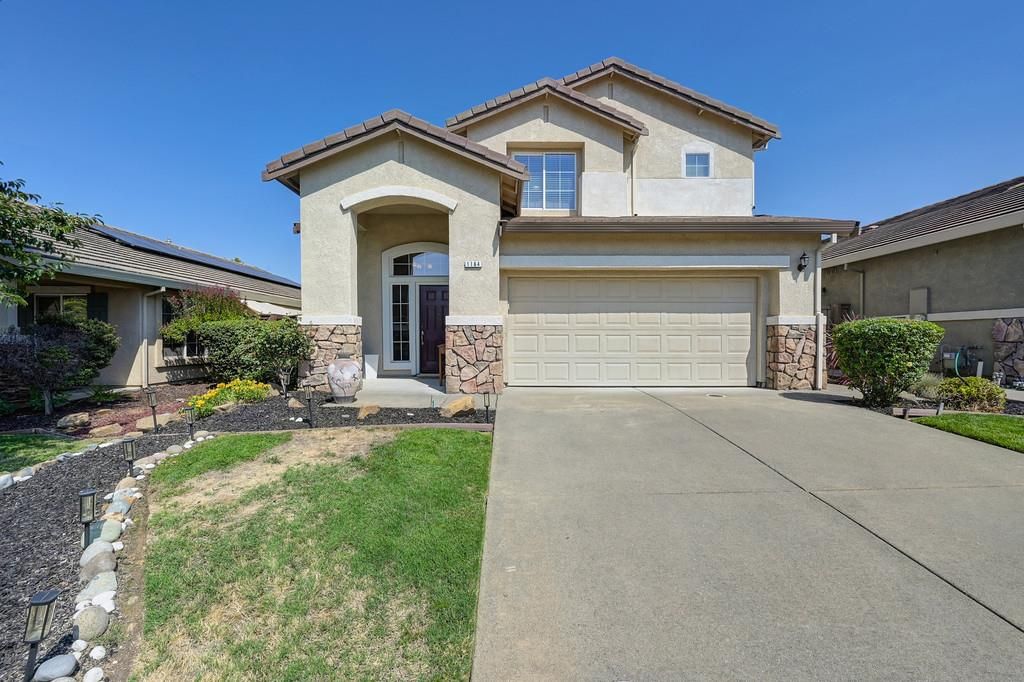 Photo of 1164 Brae Court, Folsom, CA 95630 (MLS # 225136734)
