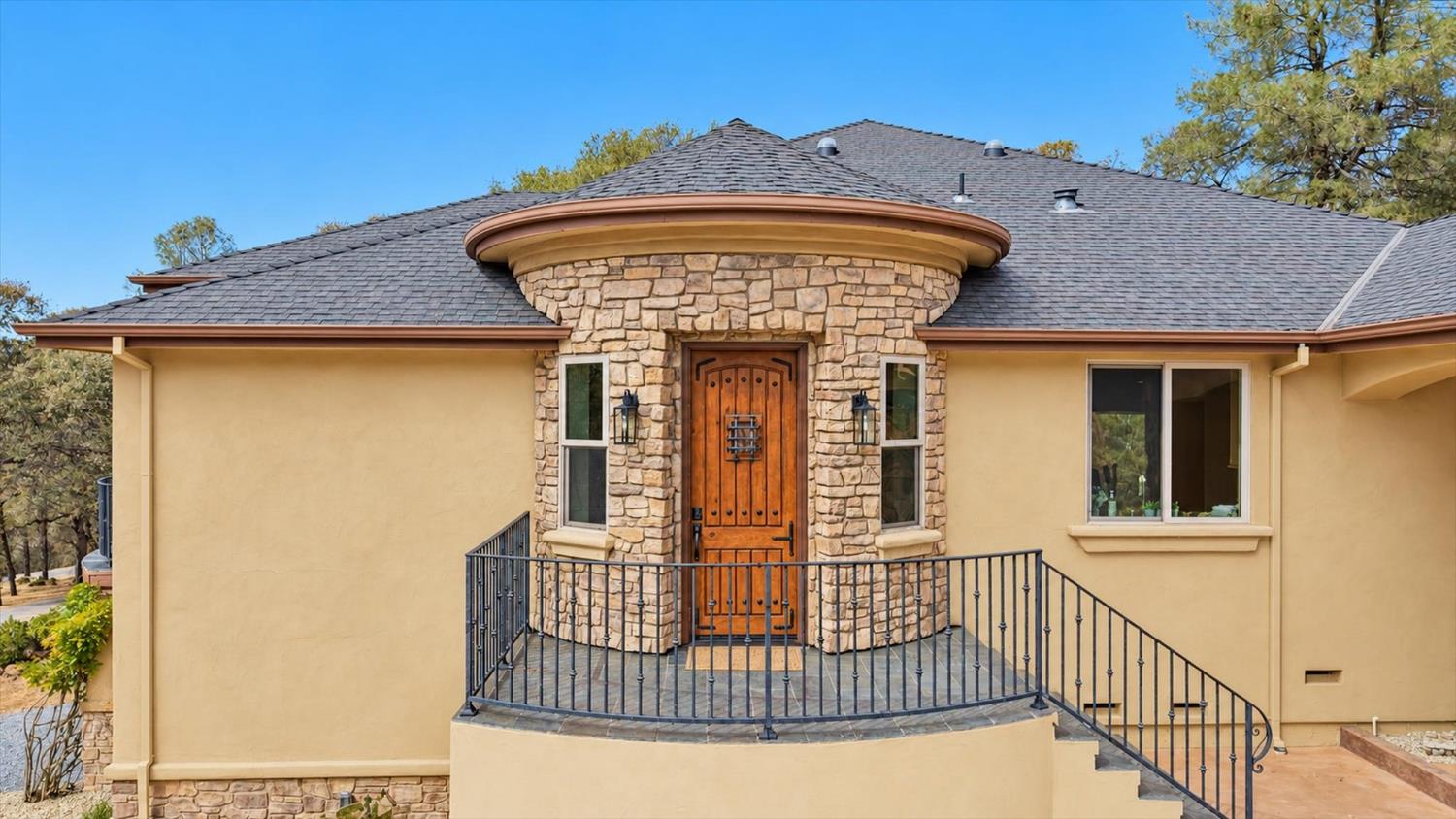 22575 Montclaire Court