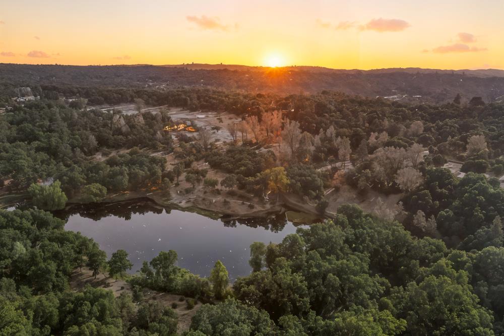 2660 Sleepy Hollow Drive