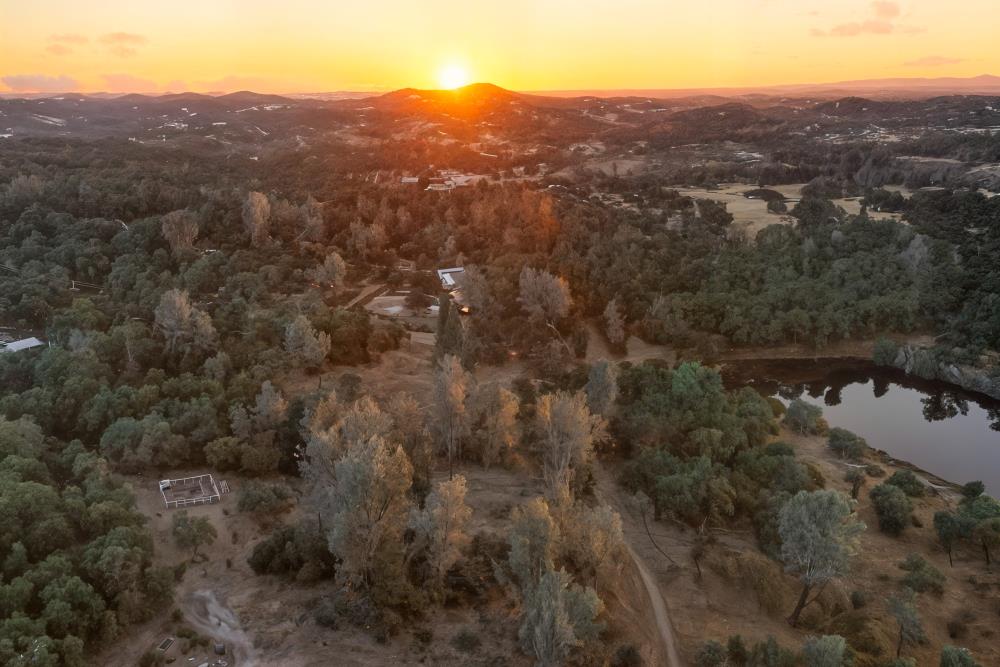 2660 Sleepy Hollow Drive