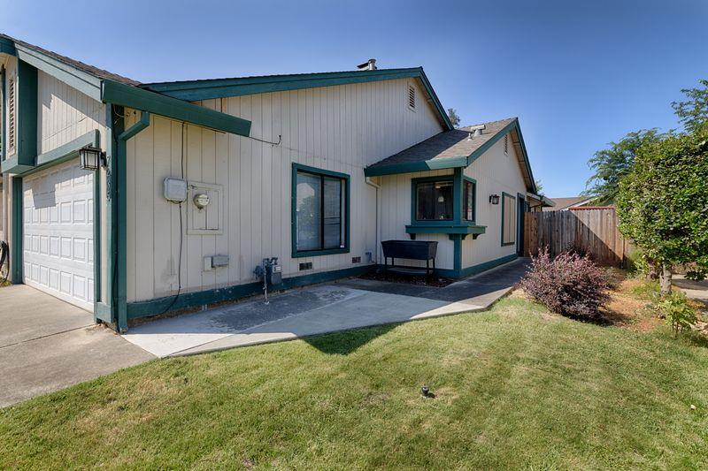 7235 La Luna Court