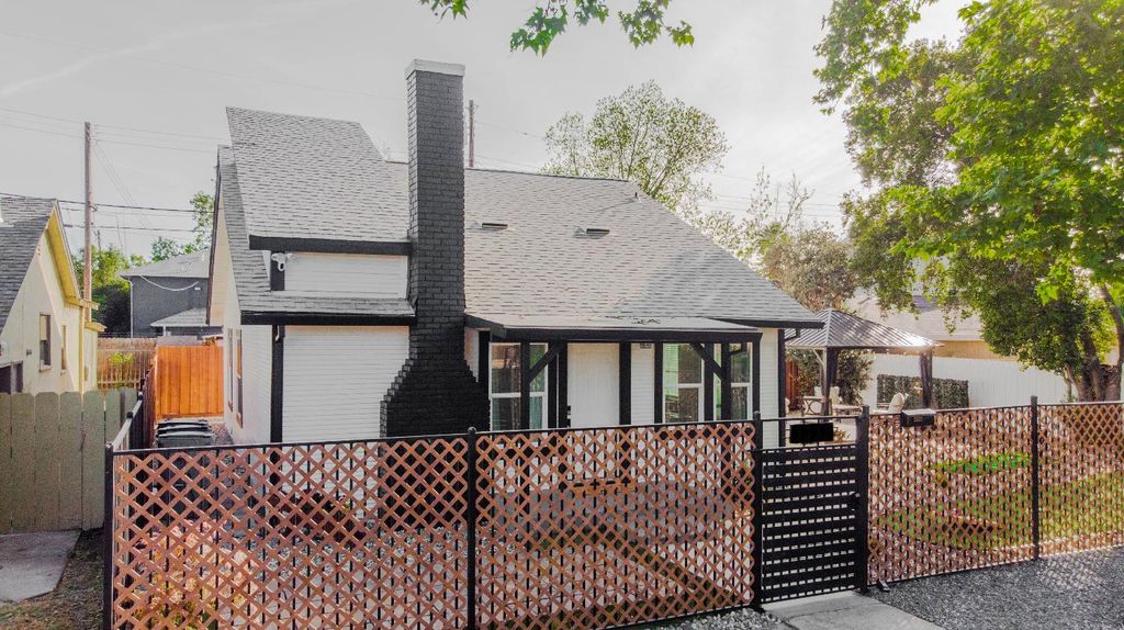 Photo of 3332 Truckee Way, Sacramento, CA 95817 (MLS # 226034826)