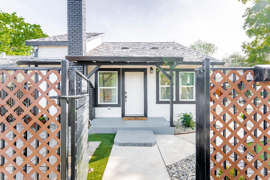 Photo of 3332 Truckee Way, Sacramento, CA 95817 (MLS # 226034826)