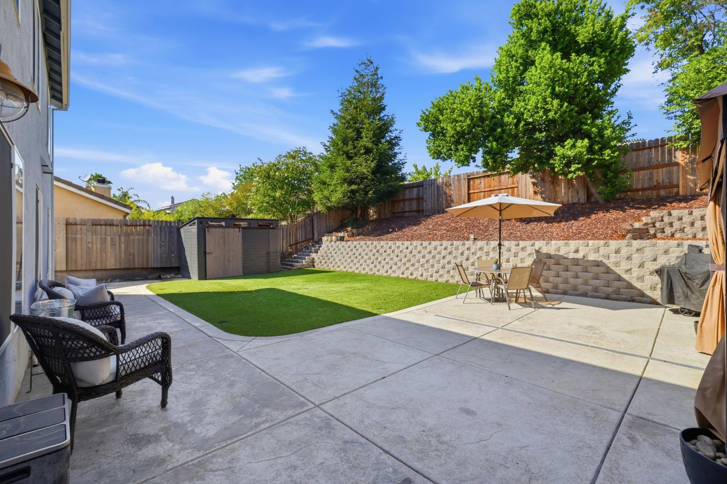 1916 Hillock Court