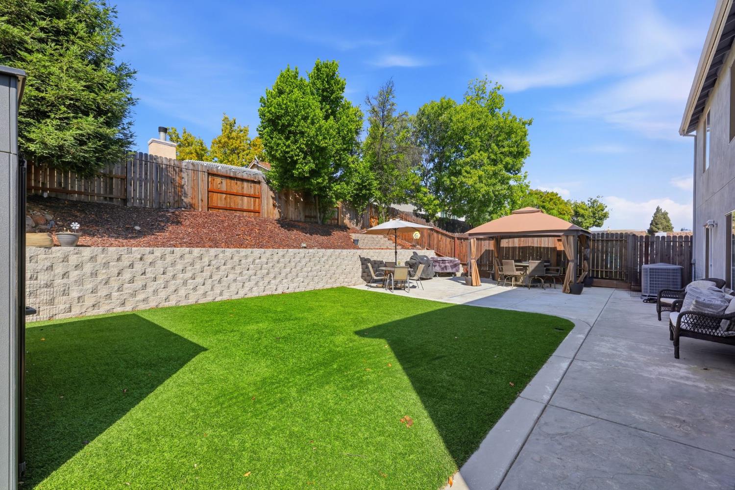 1916 Hillock Court