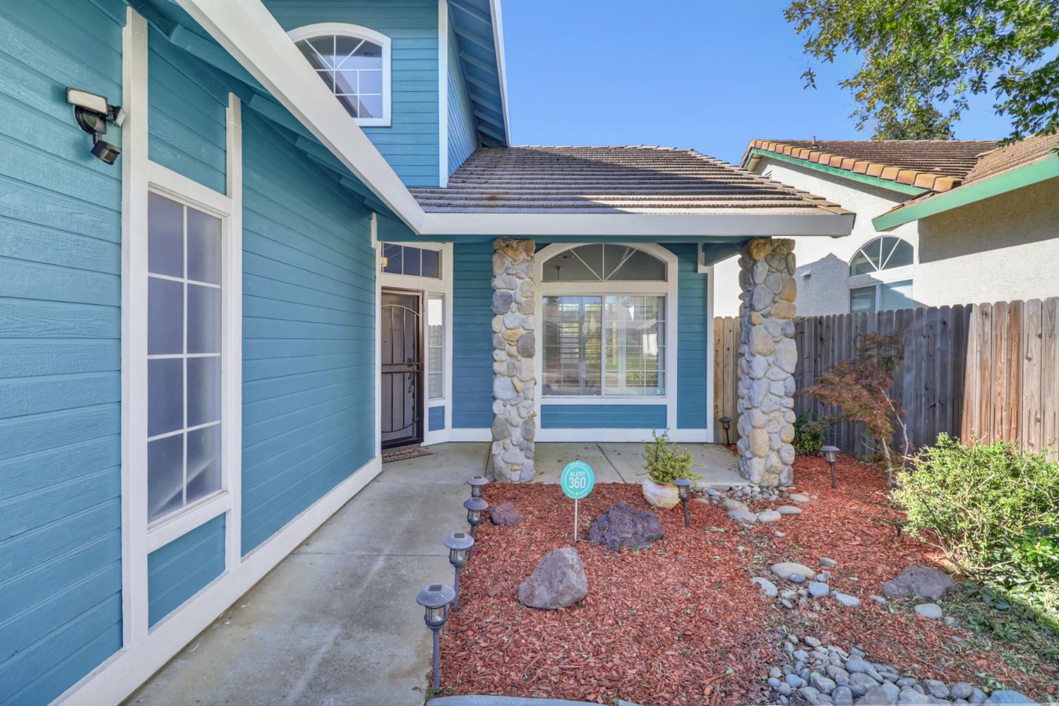 9021 Hooded crane Court