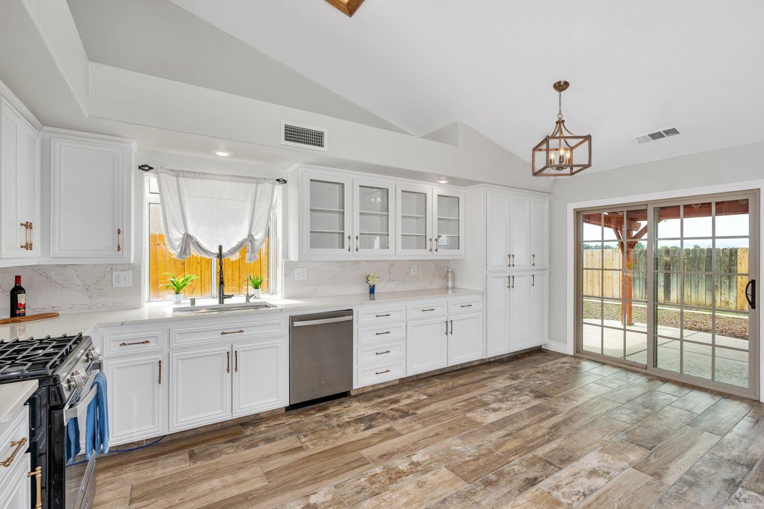 Los Banos, California 93635, United States, 4 Bedrooms Bedrooms, ,2 BathroomsBathrooms,Residential,Active,110823