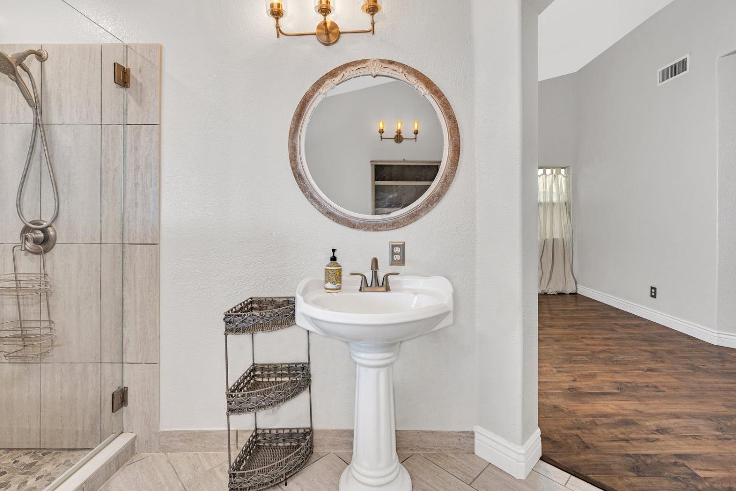 Los Banos, California 93635, United States, 4 Bedrooms Bedrooms, ,2 BathroomsBathrooms,Residential,Active,110823