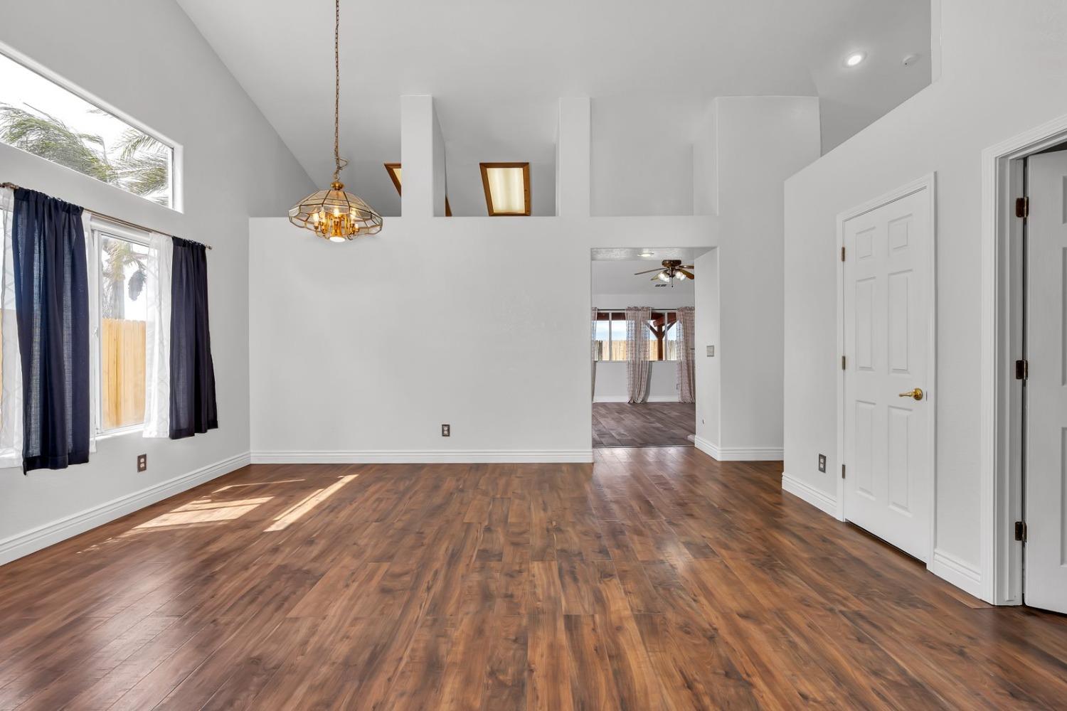 Los Banos, California 93635, United States, 4 Bedrooms Bedrooms, ,2 BathroomsBathrooms,Residential,Active,110823