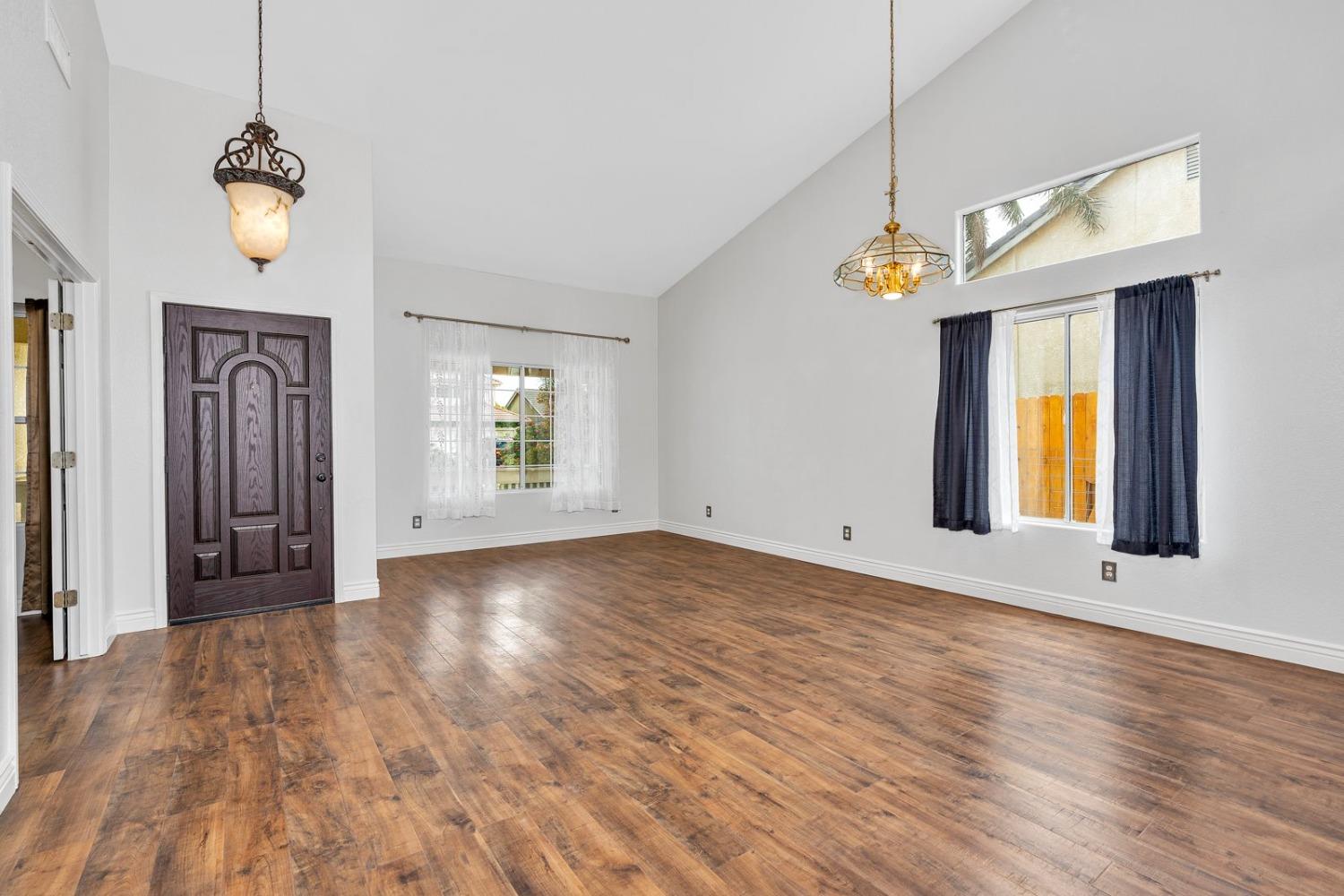 Los Banos, California 93635, United States, 4 Bedrooms Bedrooms, ,2 BathroomsBathrooms,Residential,Active,110823