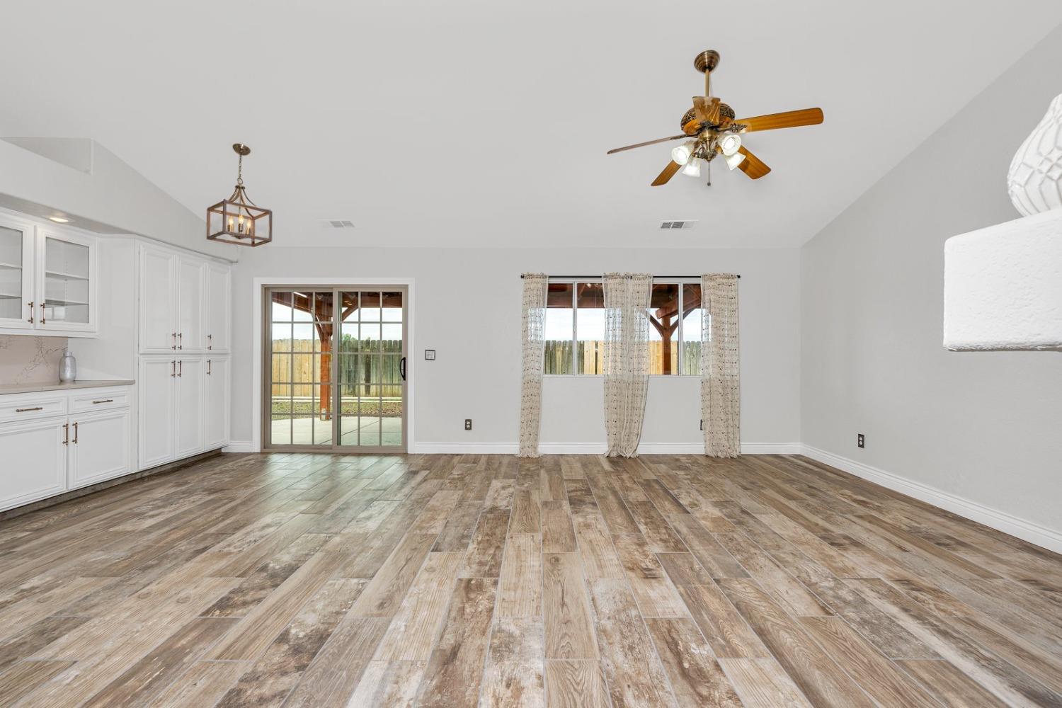 Los Banos, California 93635, United States, 4 Bedrooms Bedrooms, ,2 BathroomsBathrooms,Residential,Active,110823