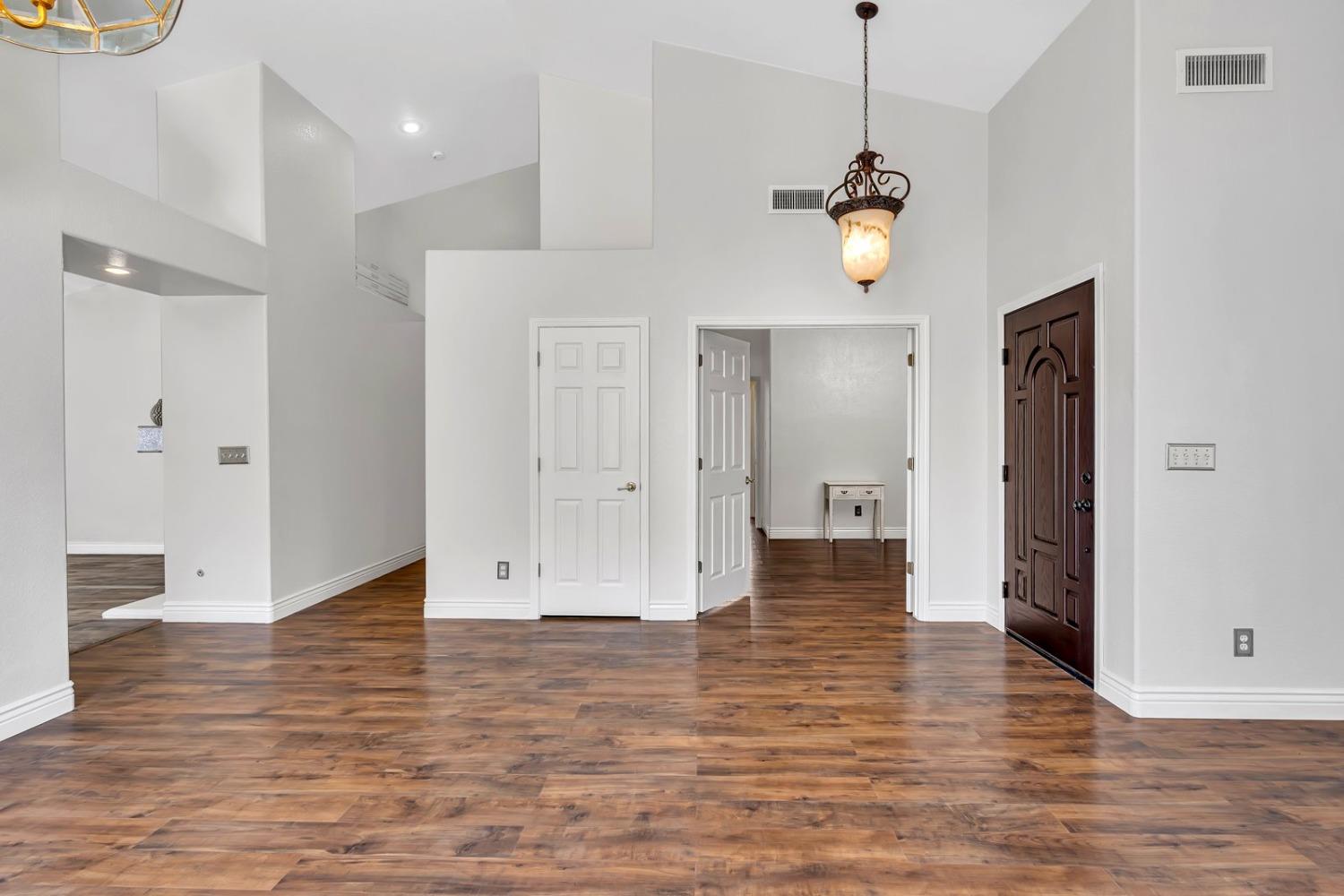 Los Banos, California 93635, United States, 4 Bedrooms Bedrooms, ,2 BathroomsBathrooms,Residential,Active,110823