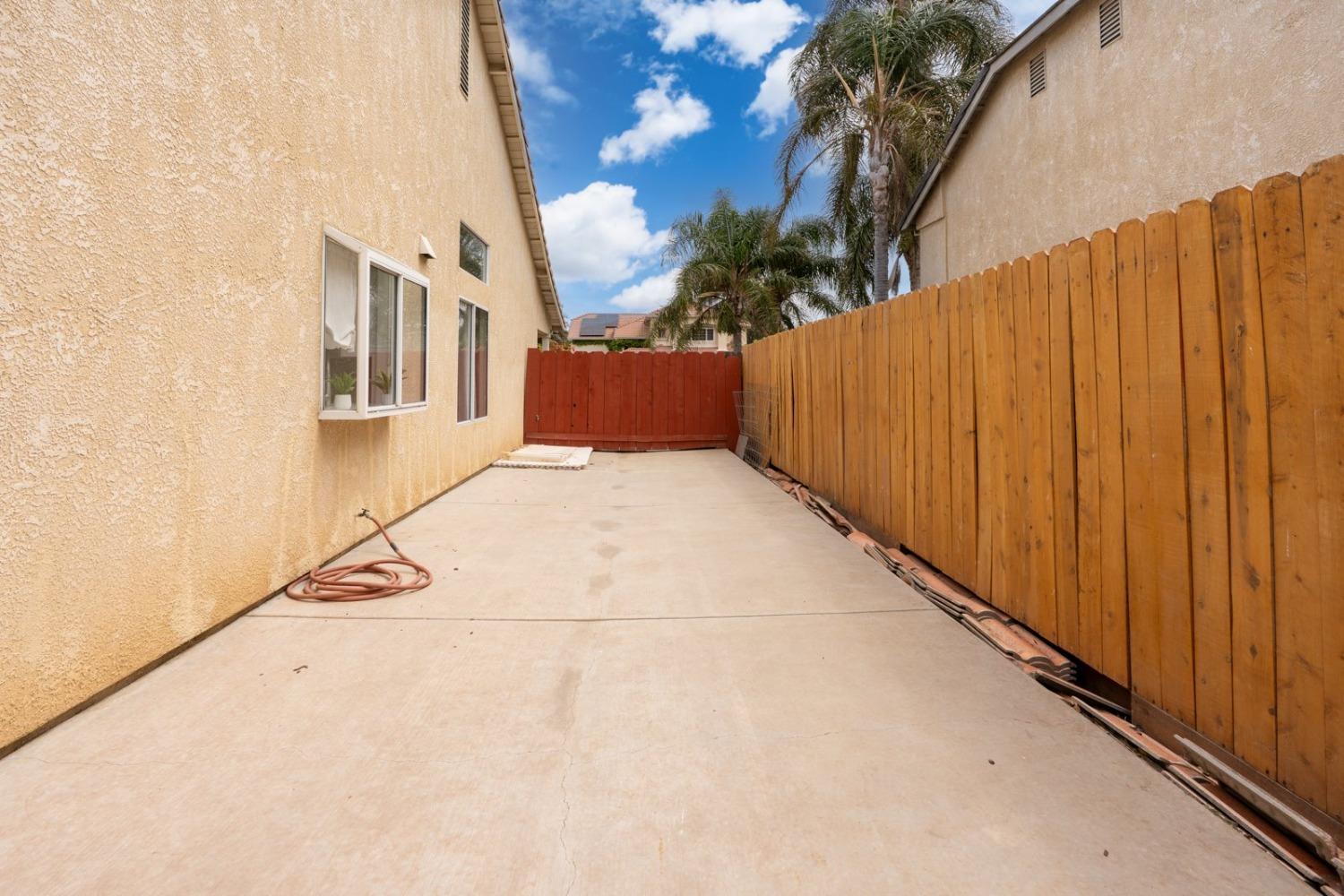 Los Banos, California 93635, United States, 4 Bedrooms Bedrooms, ,2 BathroomsBathrooms,Residential,Active,110823