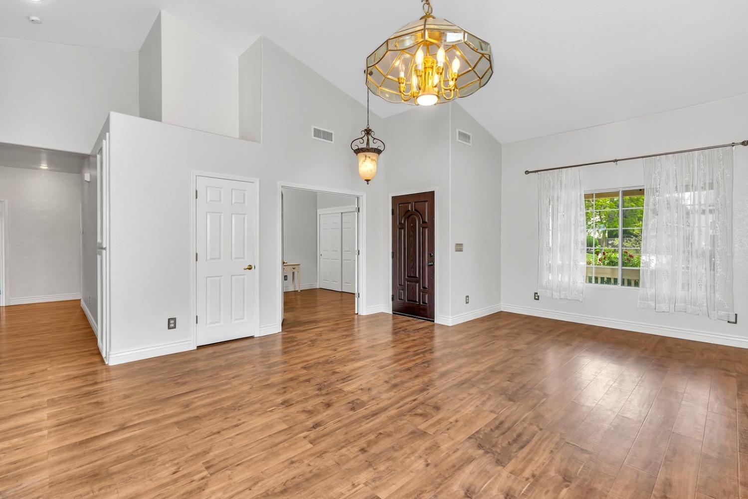 Los Banos, California 93635, United States, 4 Bedrooms Bedrooms, ,2 BathroomsBathrooms,Residential,Active,110823