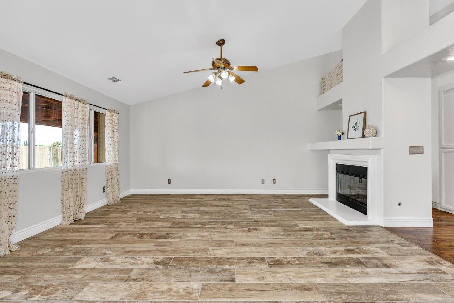 Los Banos, California 93635, United States, 4 Bedrooms Bedrooms, ,2 BathroomsBathrooms,Residential,Active,110823