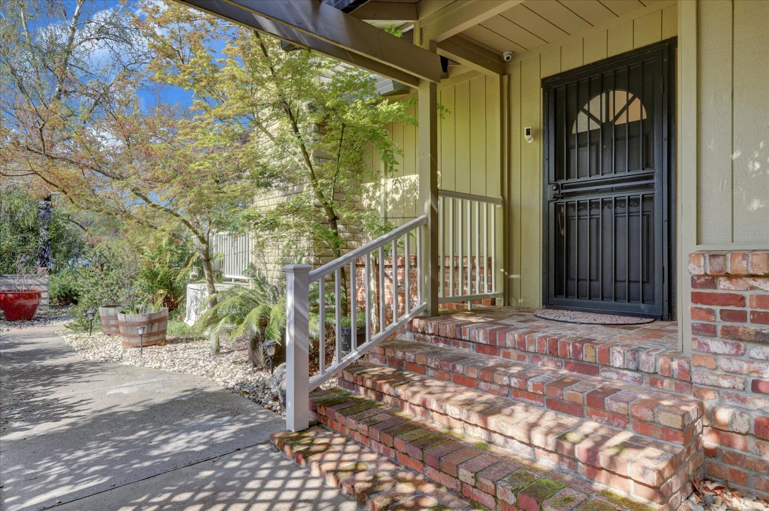 12475 Lakeshore N.