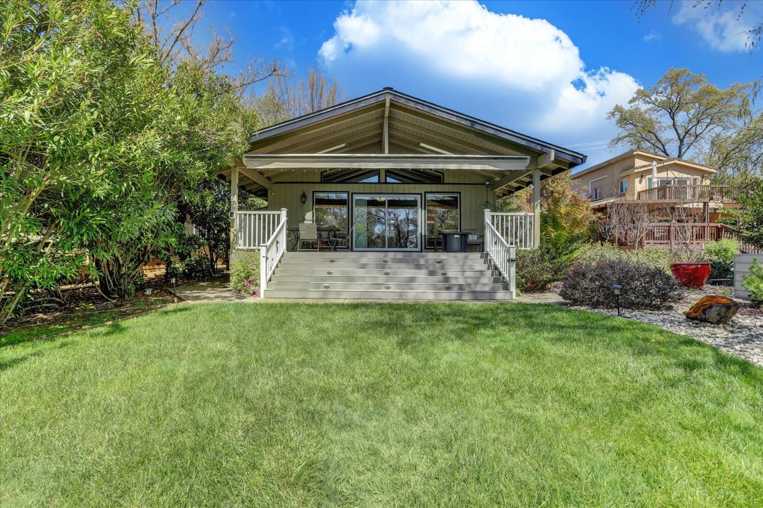 12475 Lakeshore N.