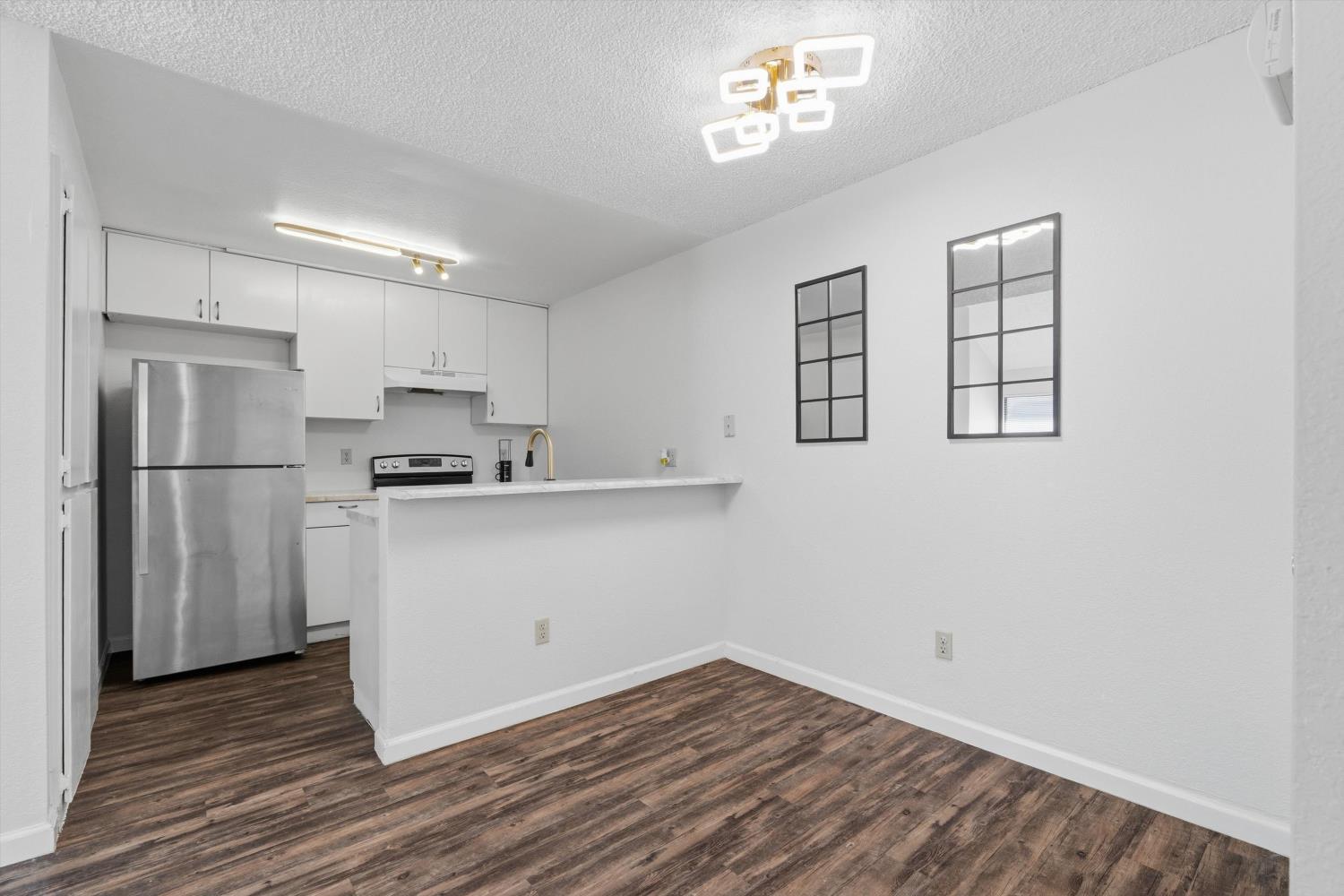 3939 Madison Avenue 220