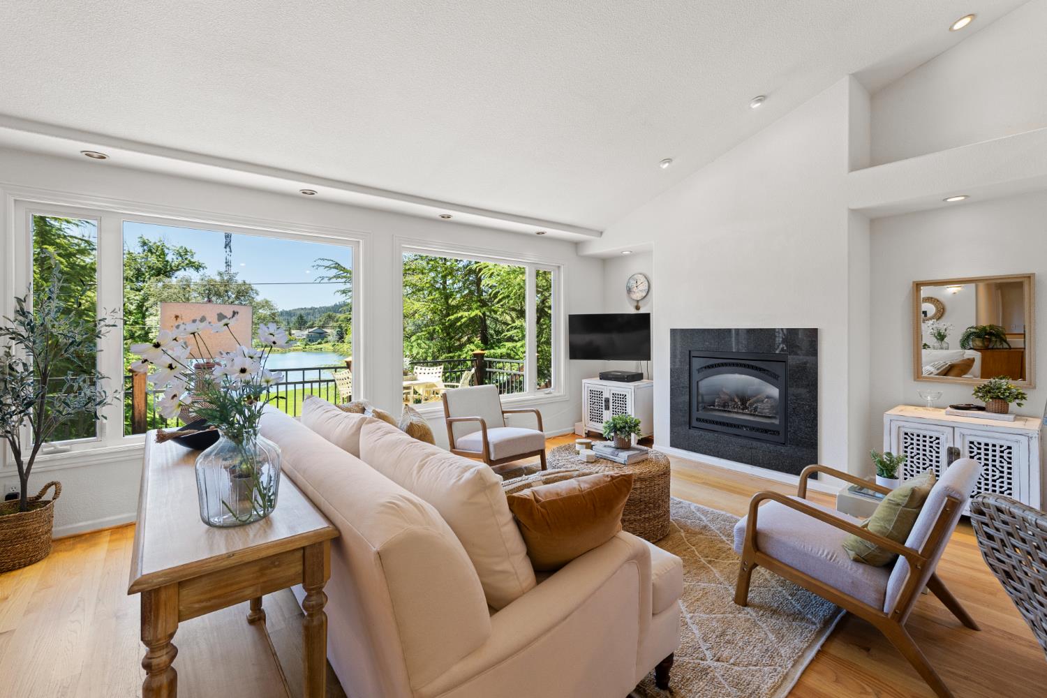 12022 Lakeshore North
