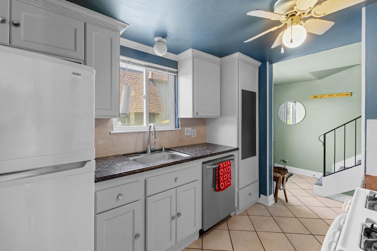 5690 Hillsdale Boulevard