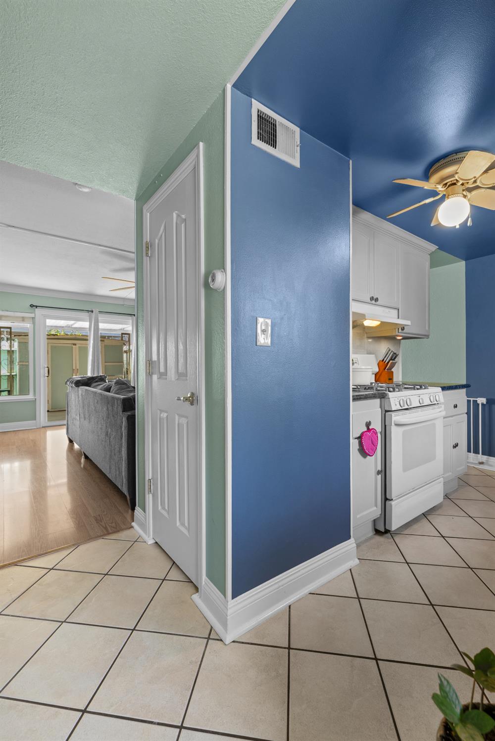 5690 Hillsdale Boulevard