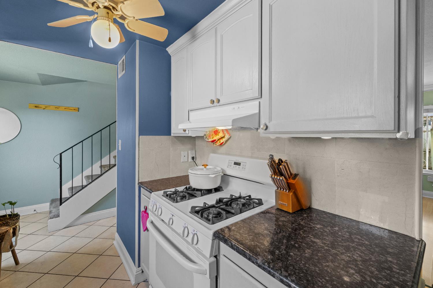 5690 Hillsdale Boulevard